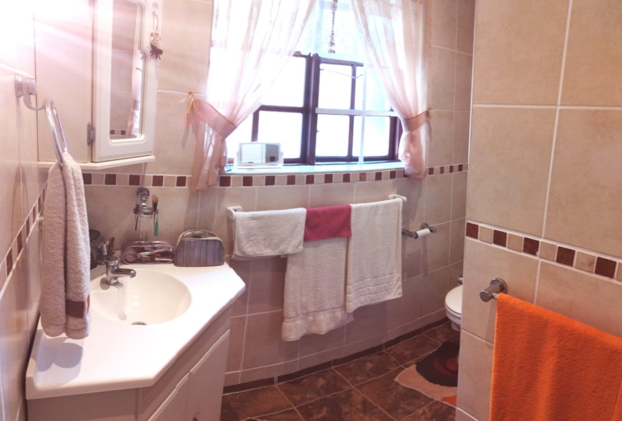 4 Bedroom Property for Sale in Noorsekloof Eastern Cape